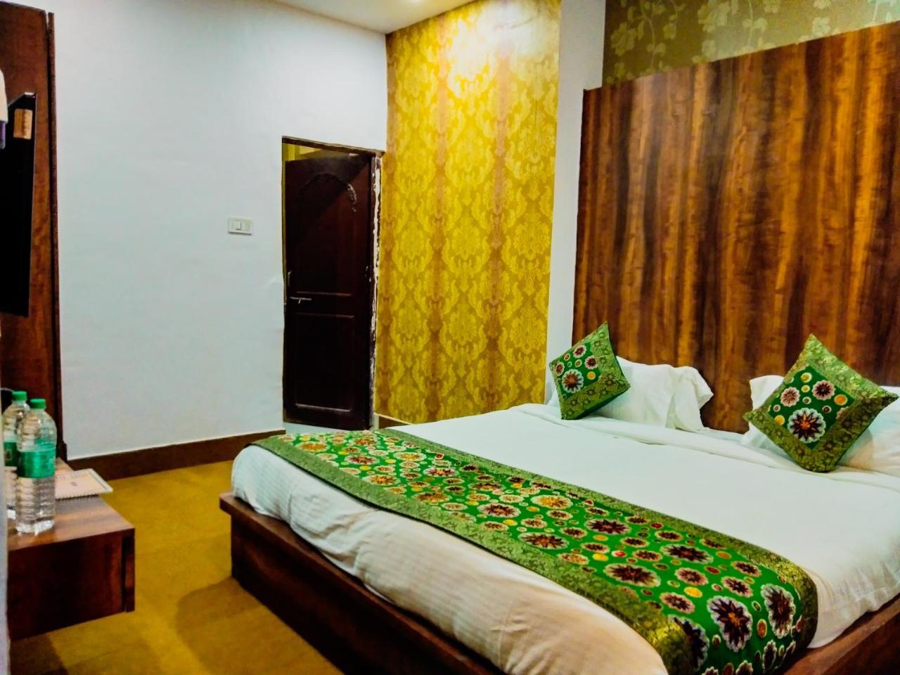 Dwivedi Hotels Hotel Elena Varanasi Exterior foto